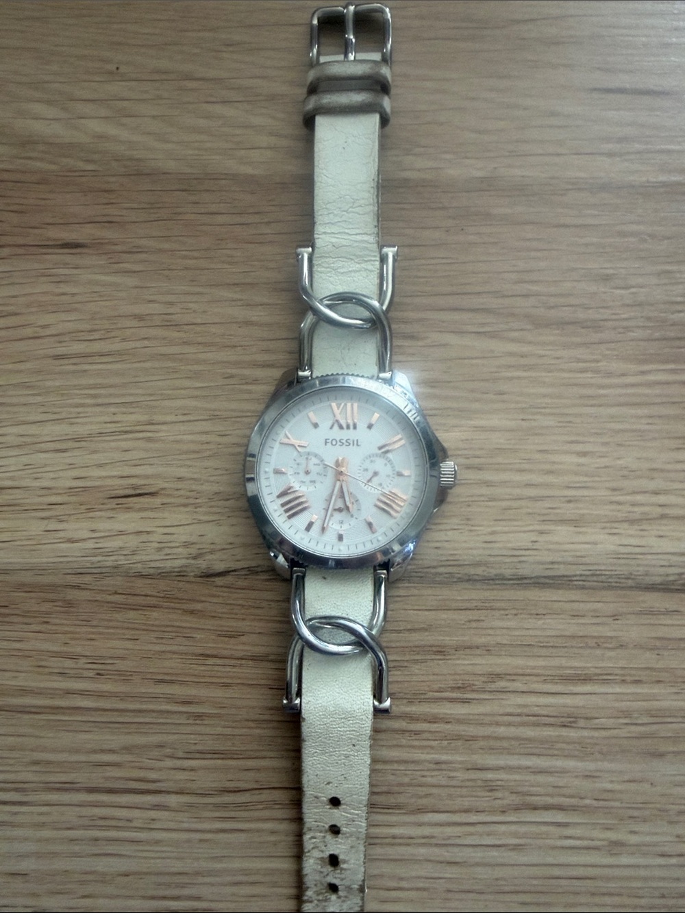 Fossil Women's Cream Leather Strap Watch with Rose Gold Accents needs battery!